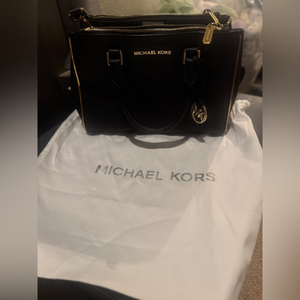 Michael Kors Elegant Black and Gold Handbag